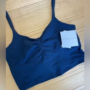 Beyond Yoga Women's Navy Crop Top Tank Active Camisole size M NWT